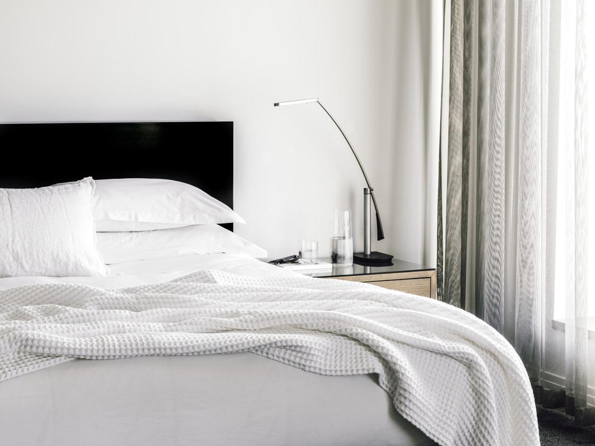 The Como Melbourne Exterior photo A modern bedroom
